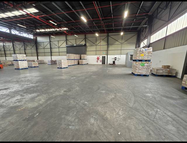 2,268M² WAREHOUSE TO LET IN ROBERTSHAM